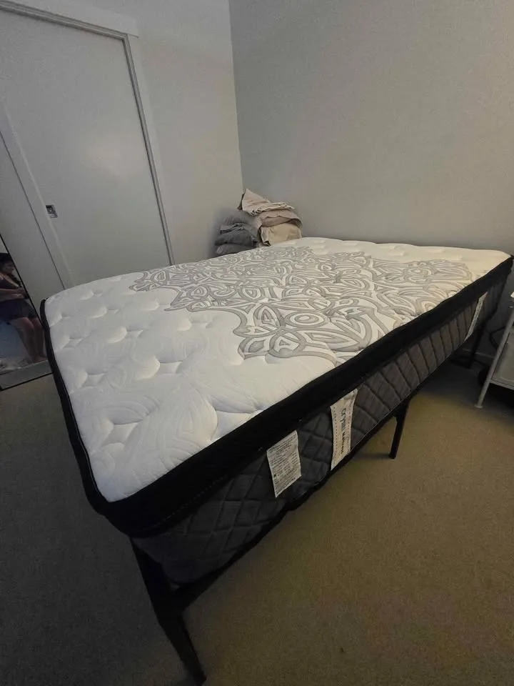 Full Size Bed Set – Mattress + Base + Extras Included image indicator(4)