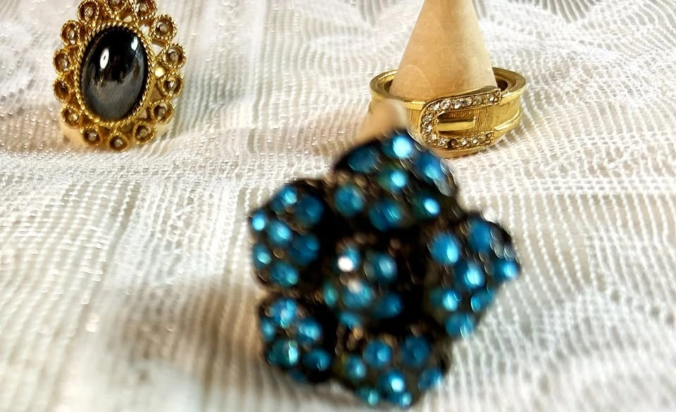 Vintage Costume Jewelry Ring Lot – 7 Statement Rings - photo 2