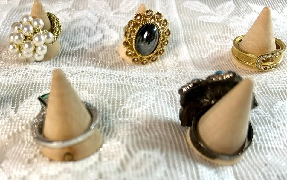 Vintage Costume Jewelry Ring Lot – 7 Statement Rings - photo 5