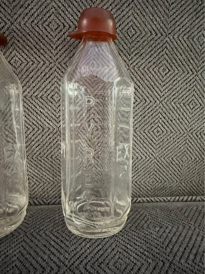 Antique PYREX baby bottles - photo 2