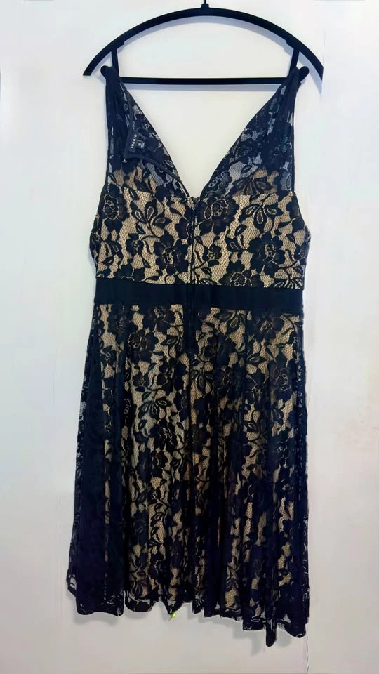 Flattering Torrid Black Lace Wedding Guest Dress Size 16 - photo 4