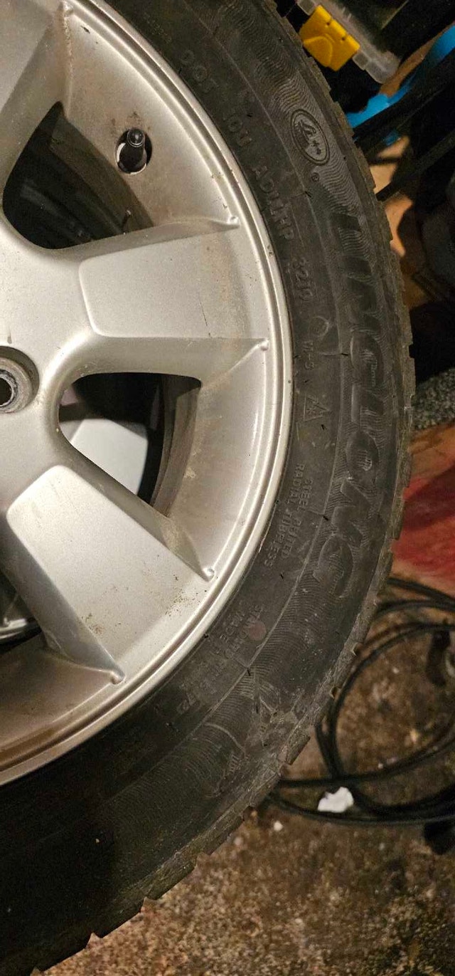 Nissan Versa Winter Tire/Rims 185/65/R15 - photo 4