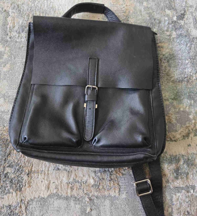 Roots Black Leather Convertible Bag – Like New