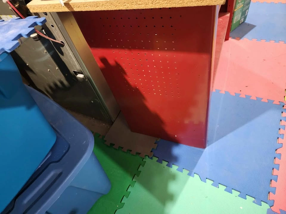 Red metal 2 drawer garage work bench waterloo brand - photo 2