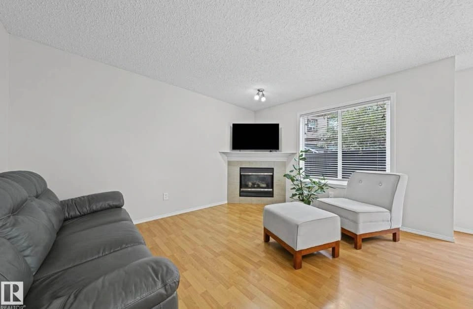 3 Beds 2.5 Baths - House - photo 3