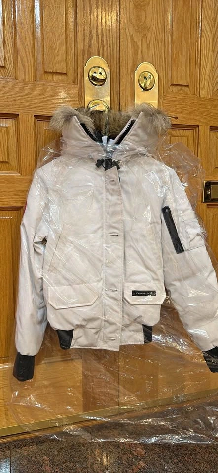 Canada goose jacket - women xs