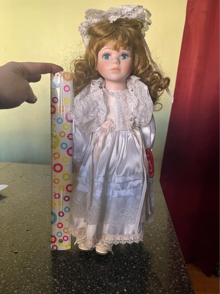 Bride Porcelain Doll - photo 3