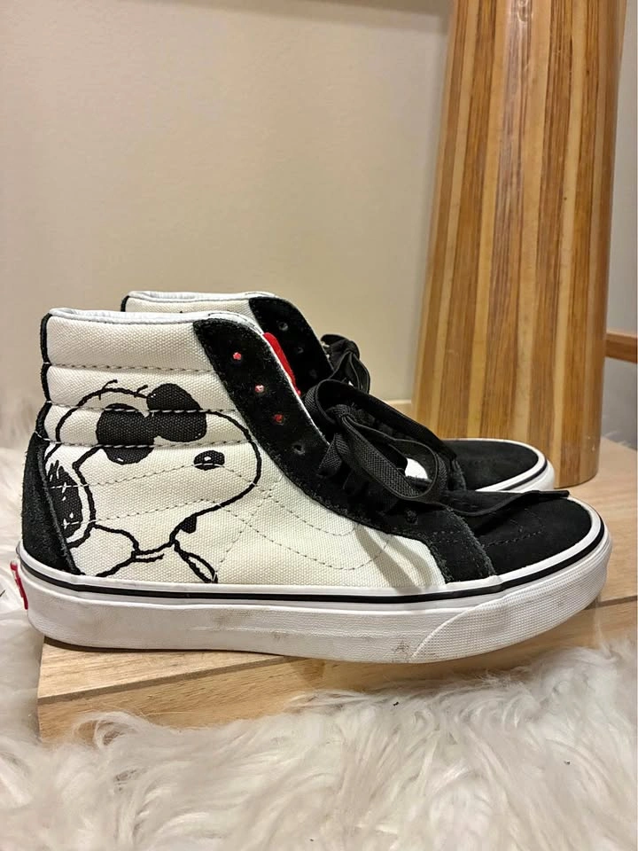 Vans Snoopy Sk-8 “Cool Joe” Youth sneakers size 4