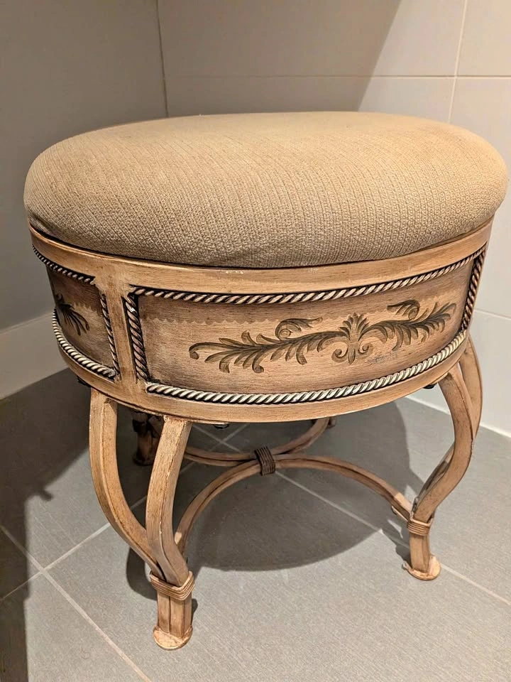 Vintage Metal Vanity Stool – Hollywood Regency Style