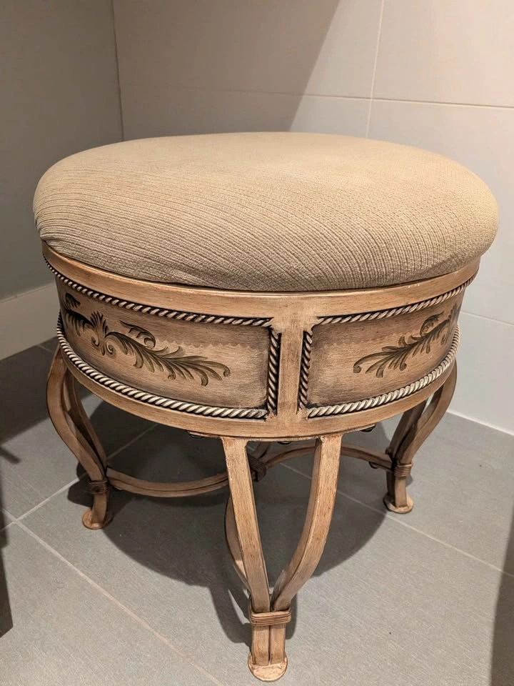 Vintage Metal Vanity Stool – Hollywood Regency Style - photo 2