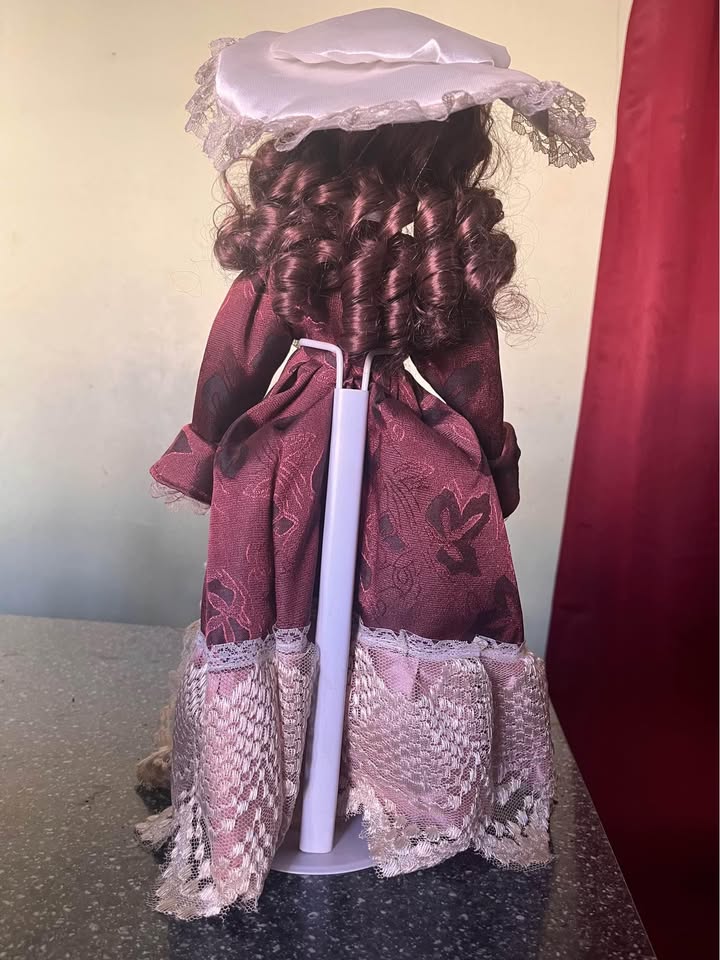 Victorian Porcelain Doll - photo 2