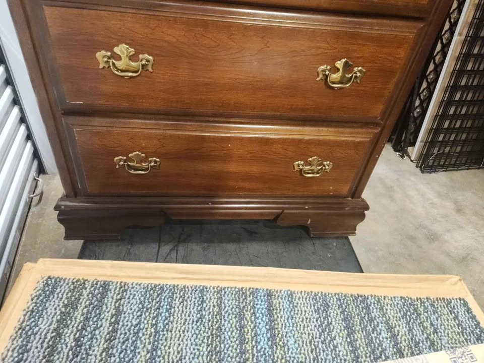 chest of drawers - photo 4