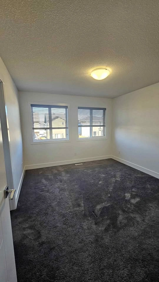 3 Beds 2.5 Baths - House