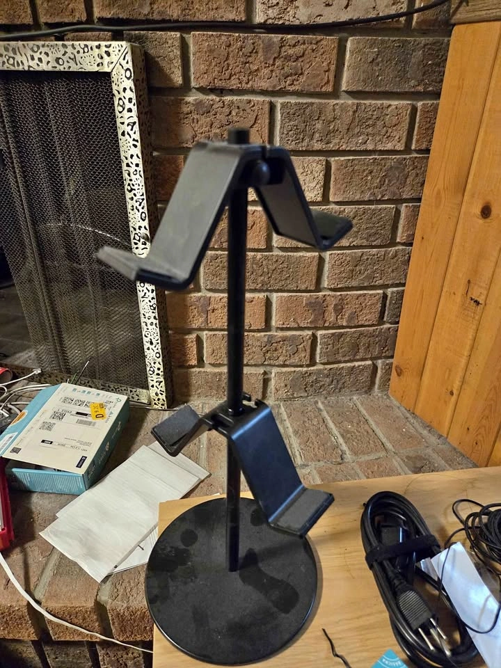 Metal headphone/controller stand