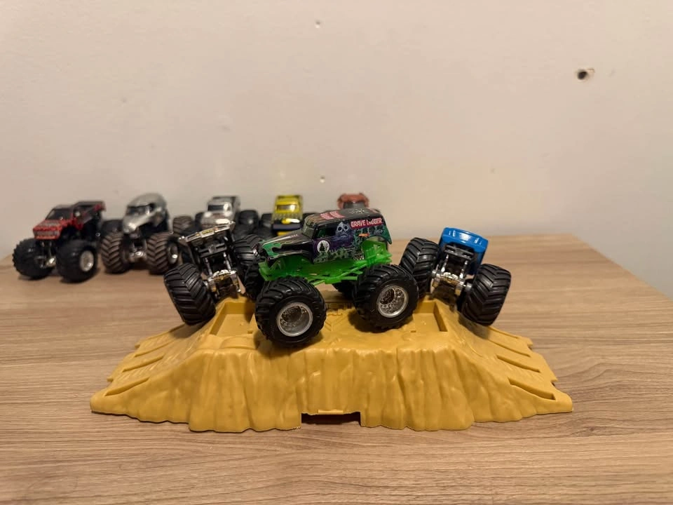 Monster Trucks - photo 2