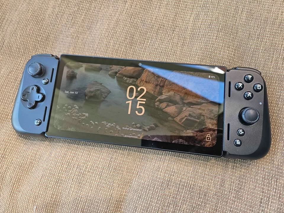Razer Edge 5g android handheld - photo 4