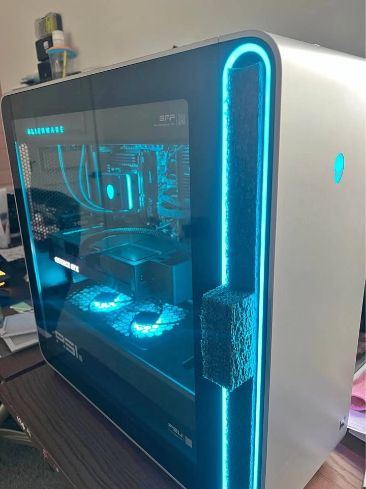 Alienware Aurora Gaming Desktop (Ultra 9 285K / 1T SSD / 32GB DD
