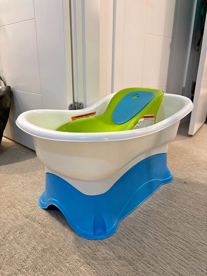 Baby bath tub with stool