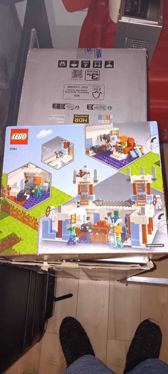 LEGO Minecraft The Ice Castle 21186 - photo 2