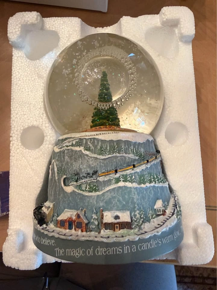 The Polar Express Journey Water Globe 04 Hallmark Warner Brother - photo 4