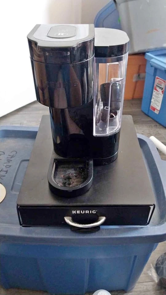 Keurig Single Serve Coffee Maker with Pod Tray and Descaling