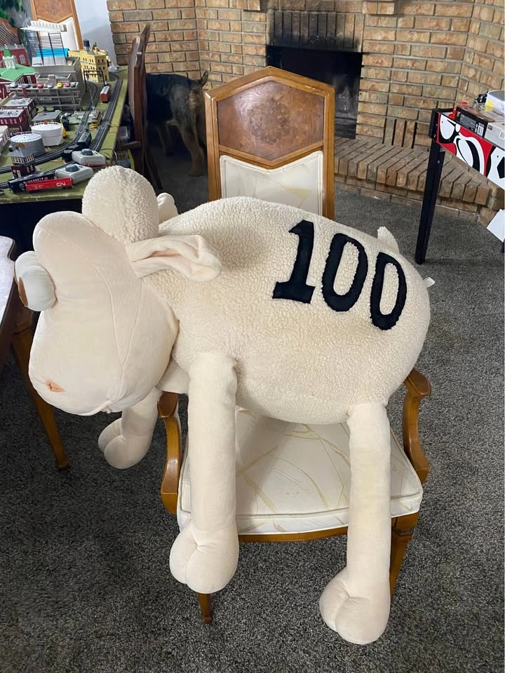 Serta Sheep #100 HUGE Collectible Stuffie - photo 3