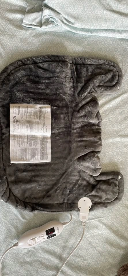 Heated neck and shoulder wrap - photo 2