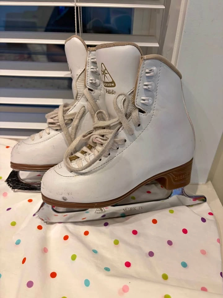 Jackson Artiste Figure Skates size 2c