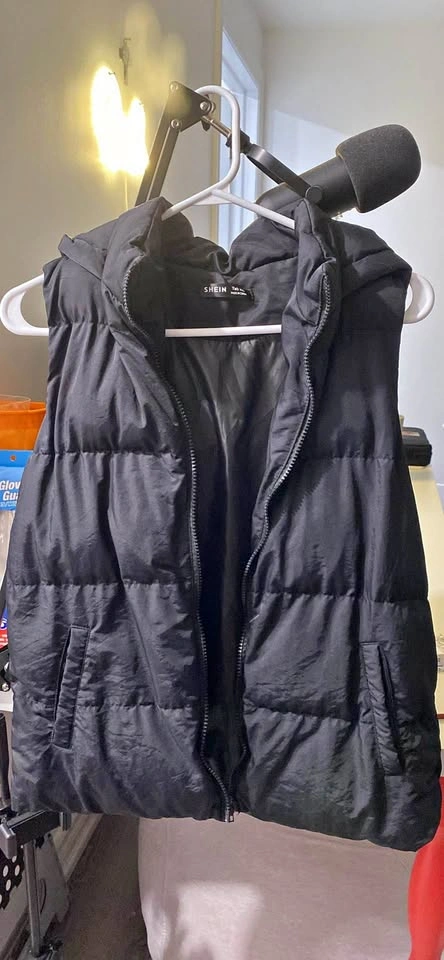 Female Puff vest jacket with hoodie