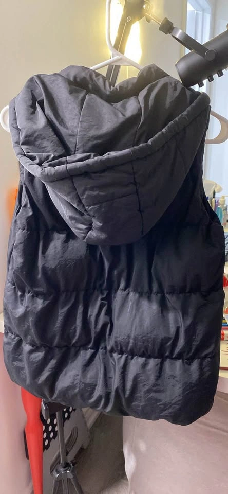 Female Puff vest jacket with hoodie - photo 2