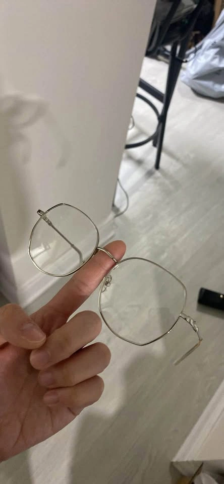 Blue light glasses w/ case - photo 4