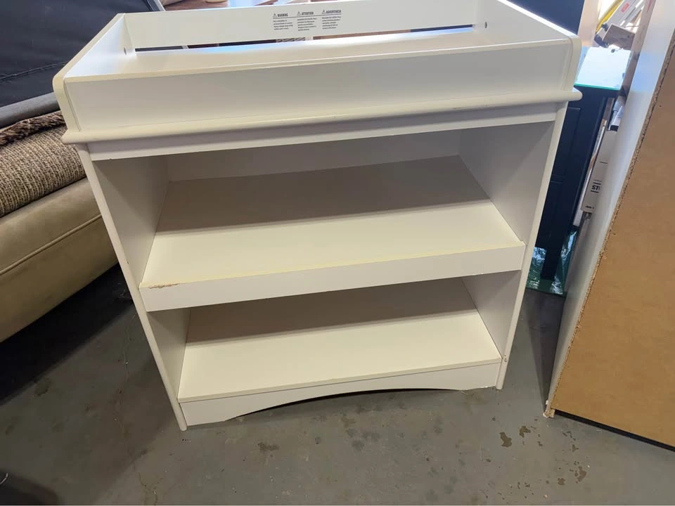Change Table with Pad - photo 2