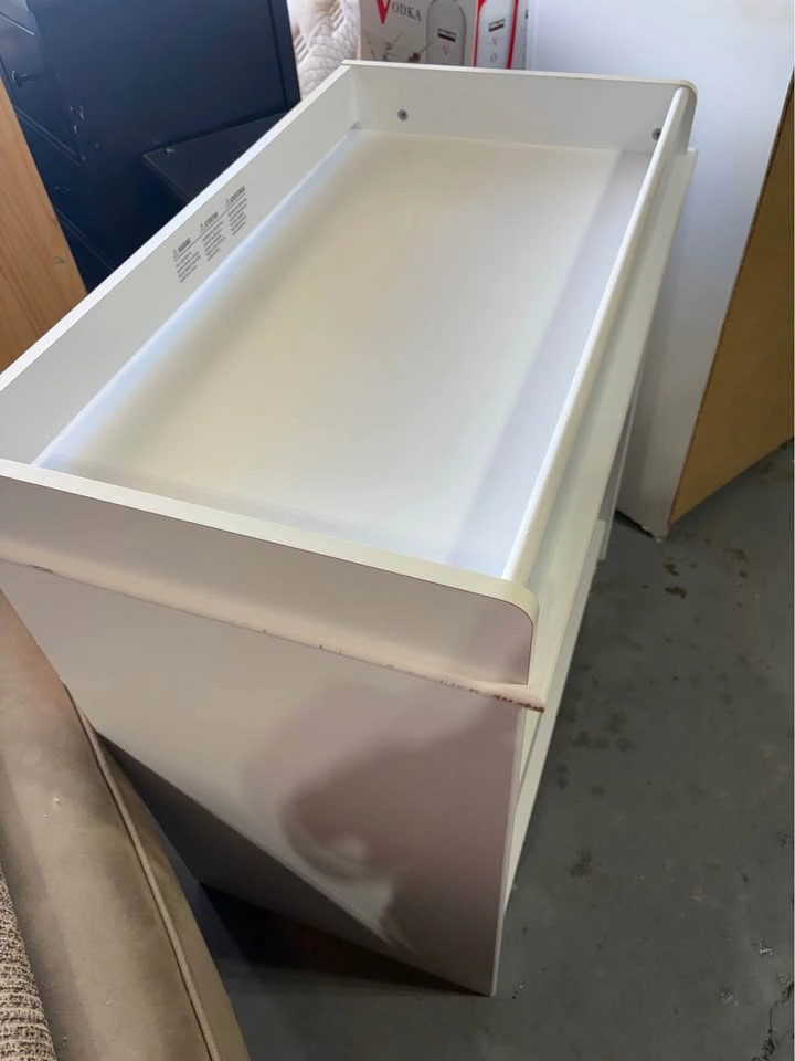 Change Table with Pad - photo 3