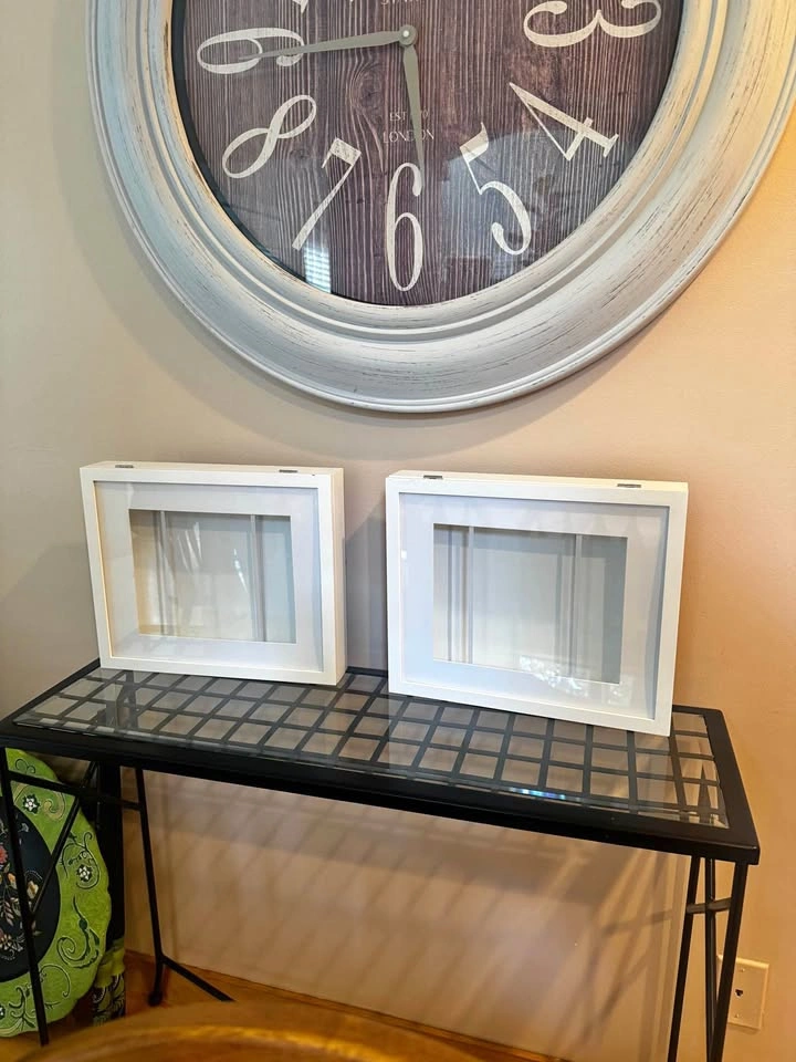 2 artwork picture frames