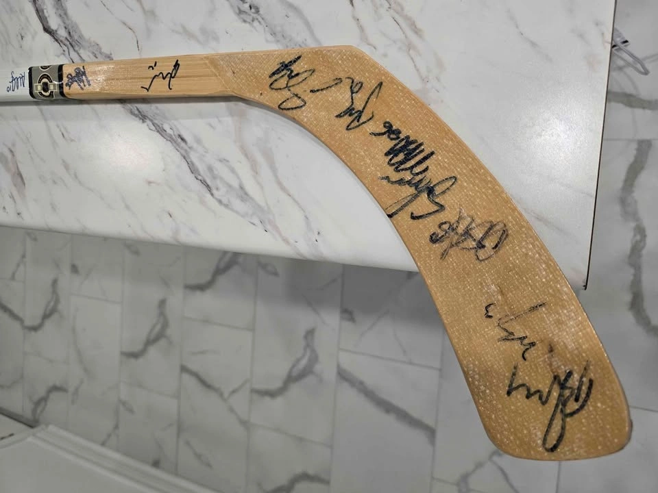 Signed Maple Leafs Hockey Stick - photo 4
