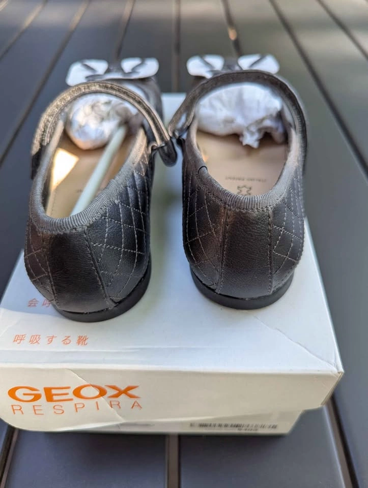Brand New Geox ballet flats size 3 - photo 4