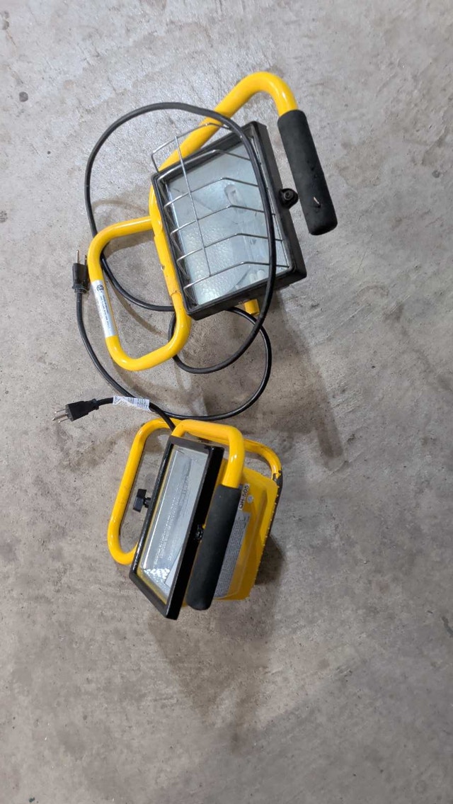 2 flood lights - photo 3