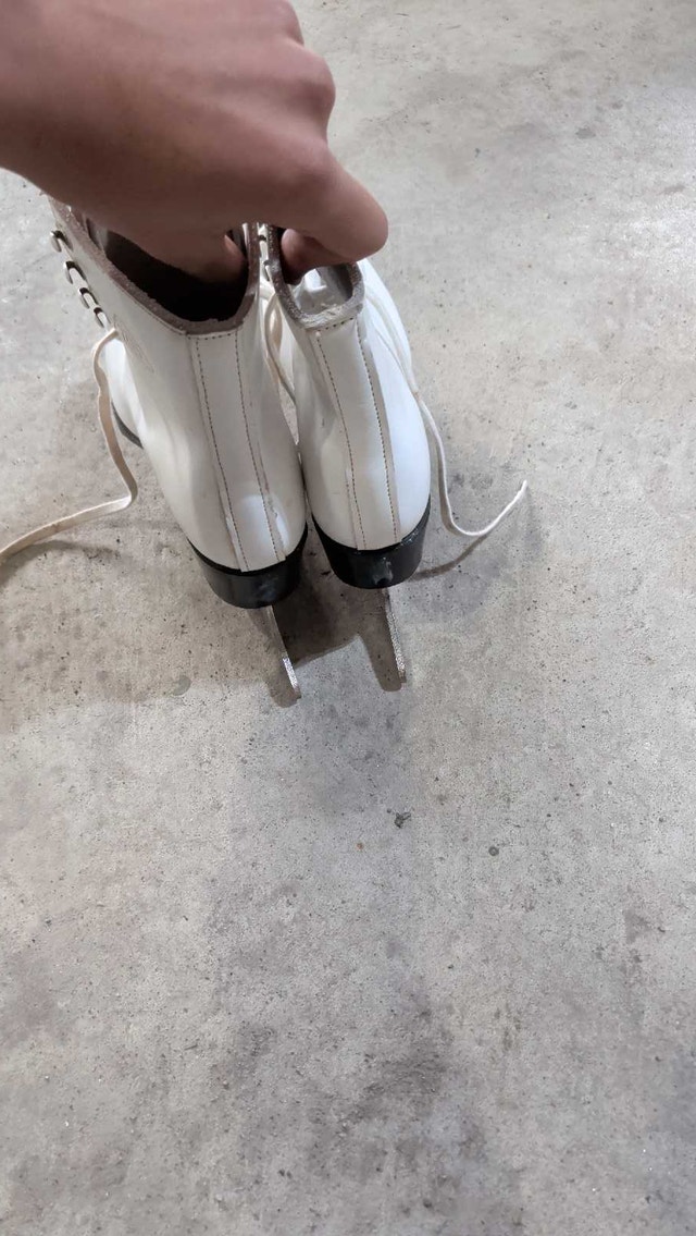 size 6 figure skates - photo 2