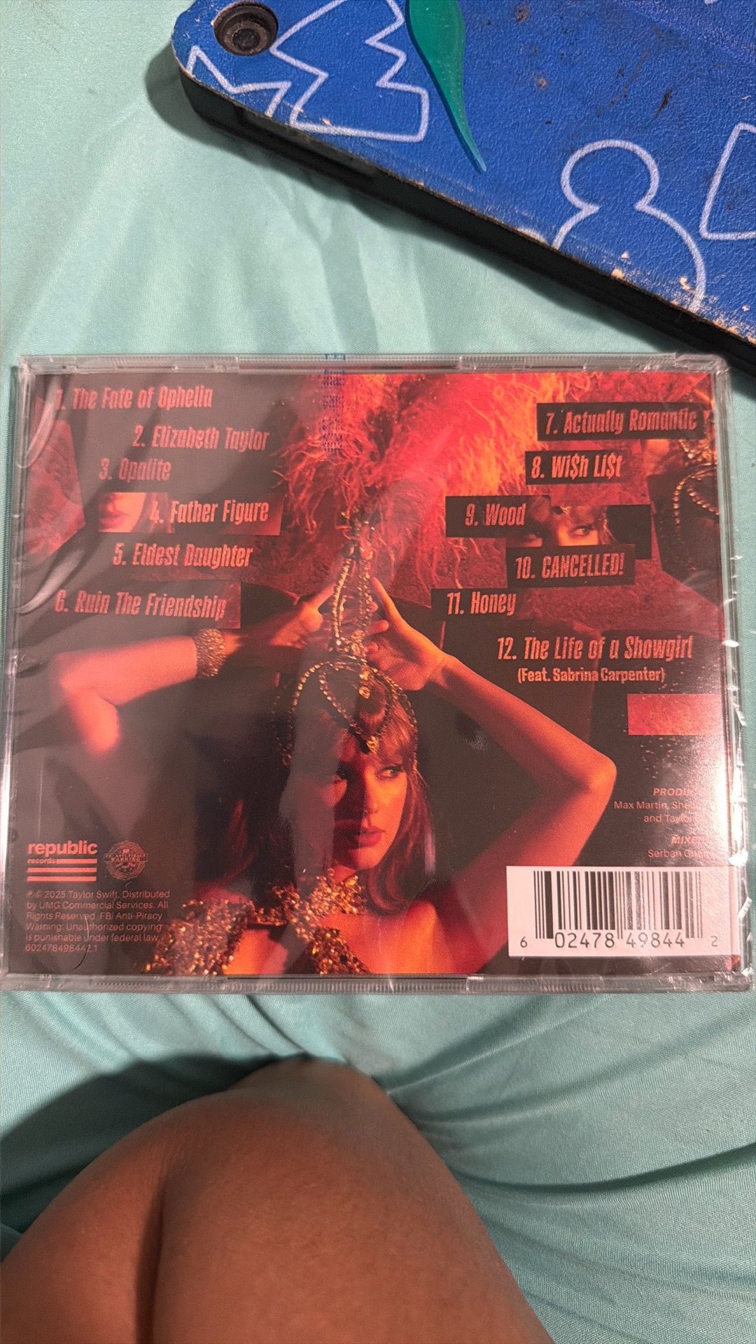 Taylor swifts “life of a show girl” cd sealed - photo 2