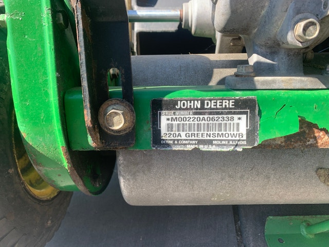 220A John Deere Greens Mower - photo 2