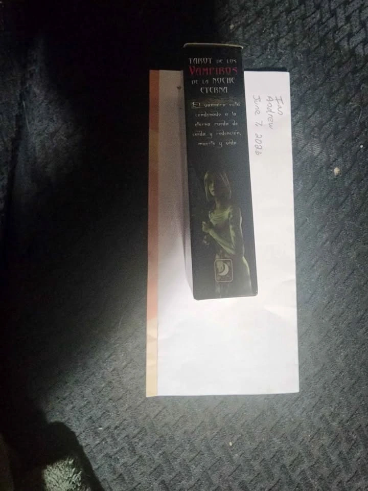 Vampires of the eternal night tarot deck - photo 3