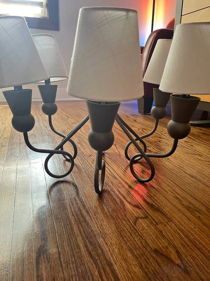 6-Bulb Chandelier – Great Condition