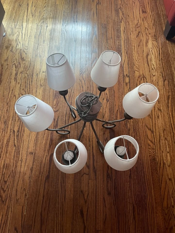 6-Bulb Chandelier – Great Condition - photo 3
