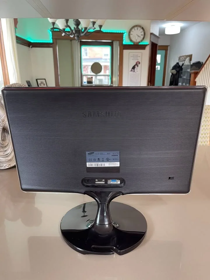 Samsung 22” LED Monitor – SyncMaster SA350 (S22A350H) – Like New - photo 2