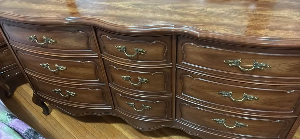 Antique wood bedroom furniture - photo 2