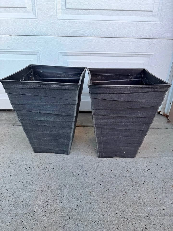 2 Matching Planters in Beaumont