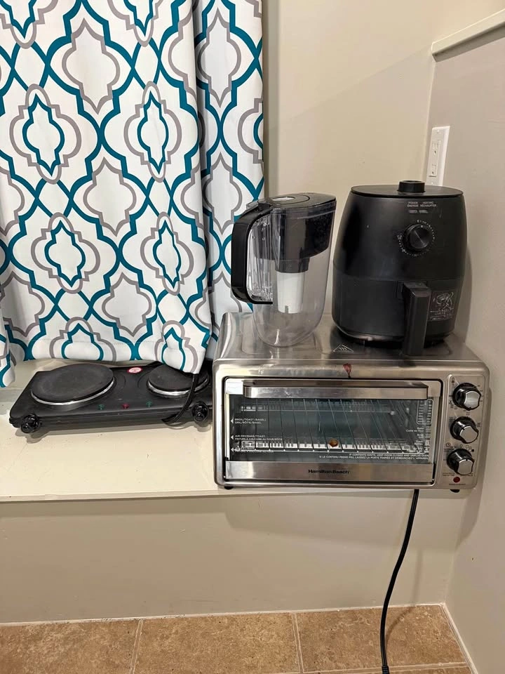 Free Toaster Oven, Air Fryer, Cooktop, Brita in Beaumont