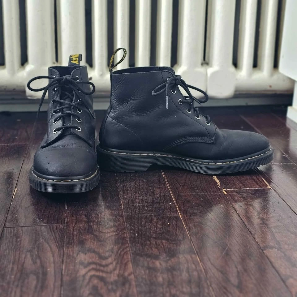 Mens 11 Doc Martens Ali 6-Eye Boots Black Leather - photo 2