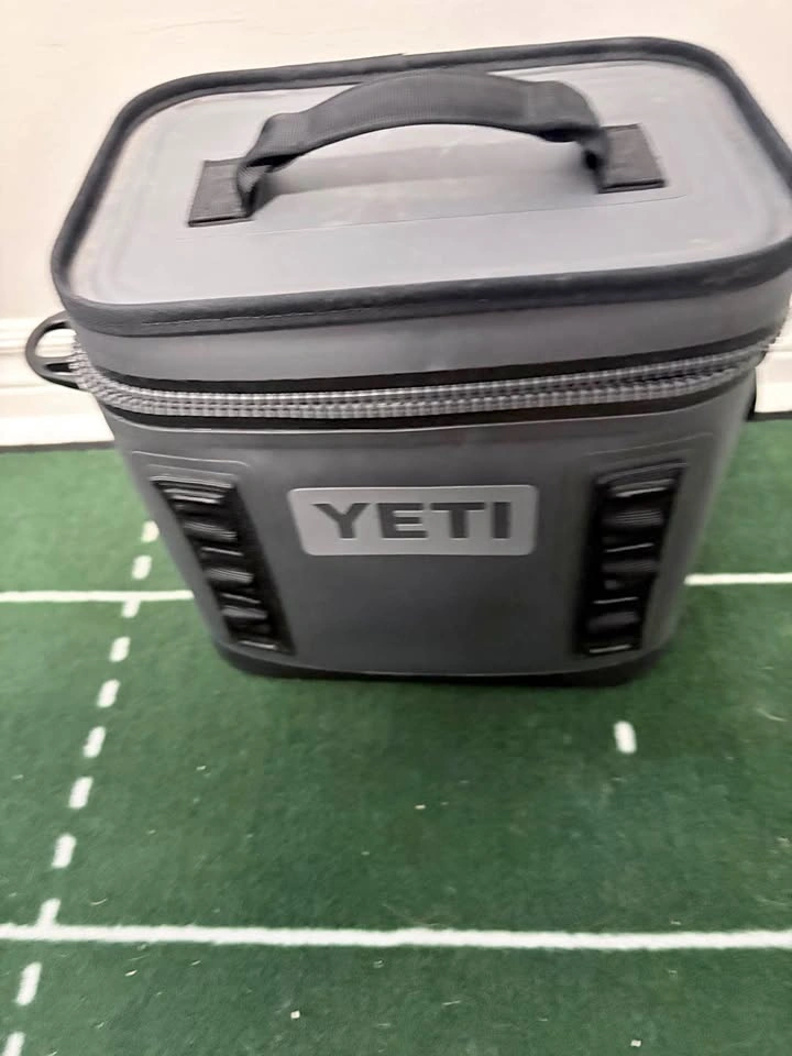 Yeti Hopper Flip 8 cooler
