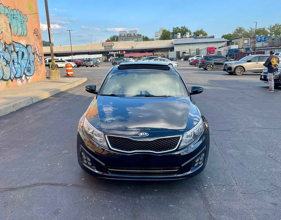 2015 Kia Optima · Limited-SXL Sedan 4D image indicator(2)